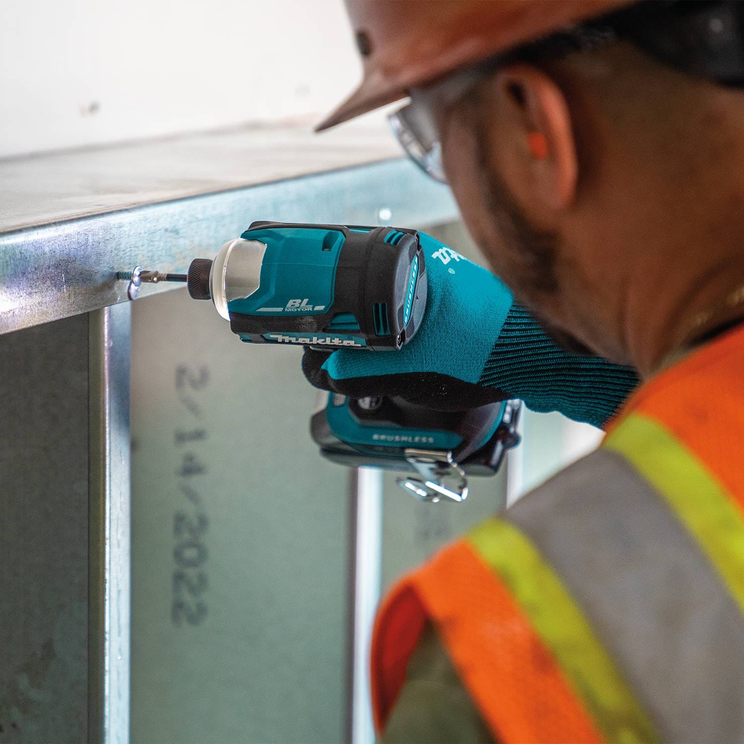 Makita XDT19T 18V LXT Lithium-Ion Brushless Cordless Quick-Shift Mode 4-Speed Impact Driver Kit (5.0Ah)