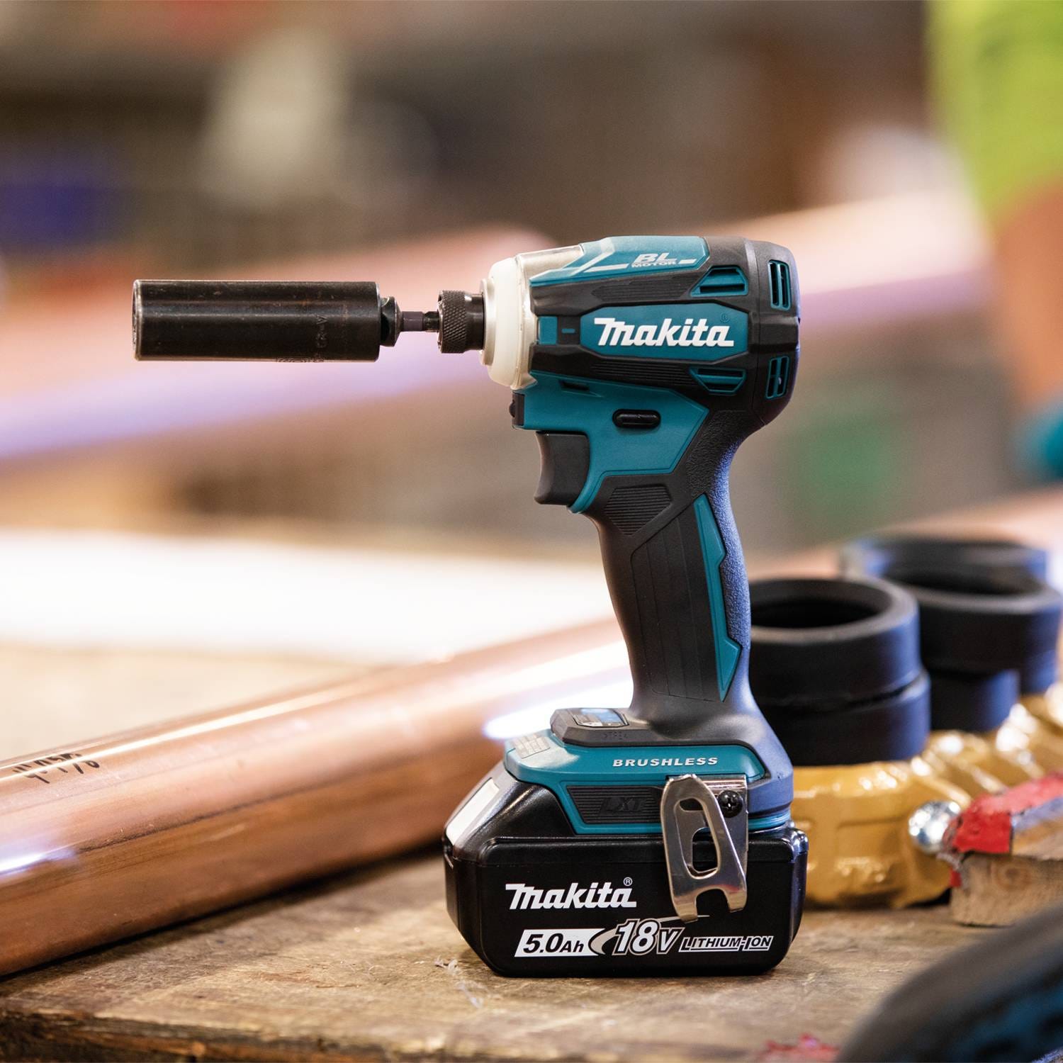 Makita XDT19T 18V LXT Lithium-Ion Brushless Cordless Quick-Shift Mode 4-Speed Impact Driver Kit (5.0Ah)