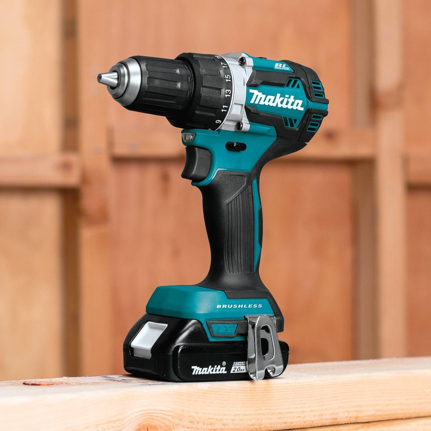 Makita XFD12R 18V LXT Lithium-Ion Compact Brushless Cordless 1/2" Driver-Drill Kit (2.0Ah)