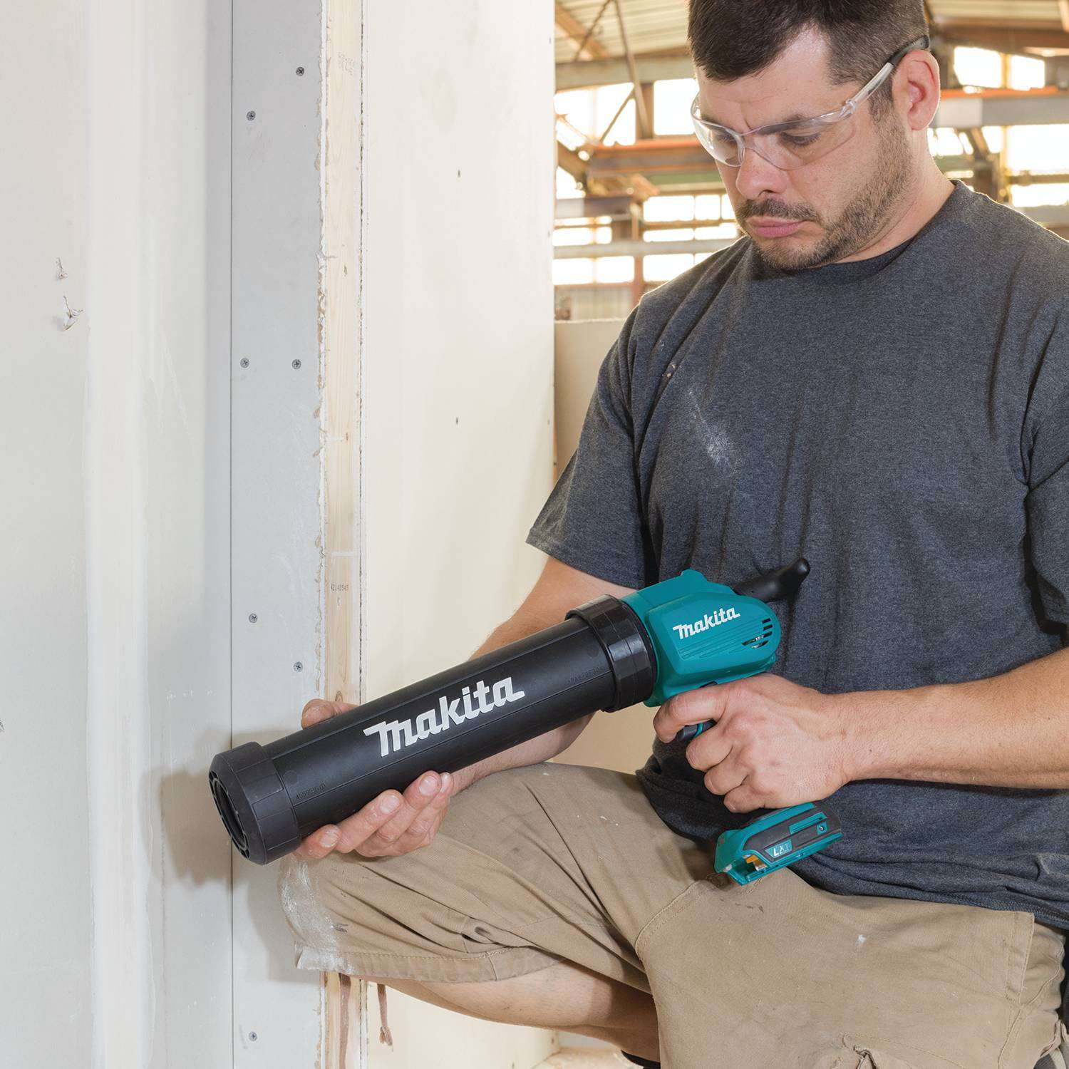 Makita XGC01ZC 18V LXT Lithium-Ion Cordless 29 oz. Caulk and Adhesive Gun, Tool Only