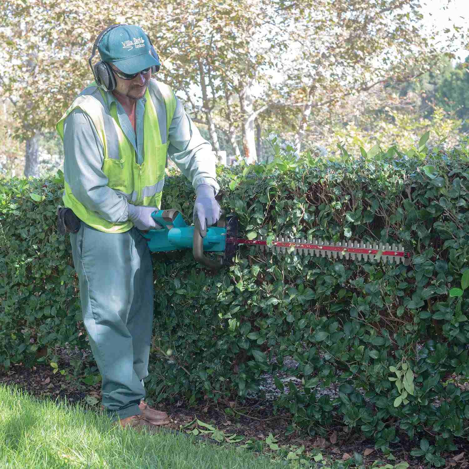 Makita XHU04Z 36V (18V X2) LXT 25-1/2" Hedge Trimmer, Tool Only