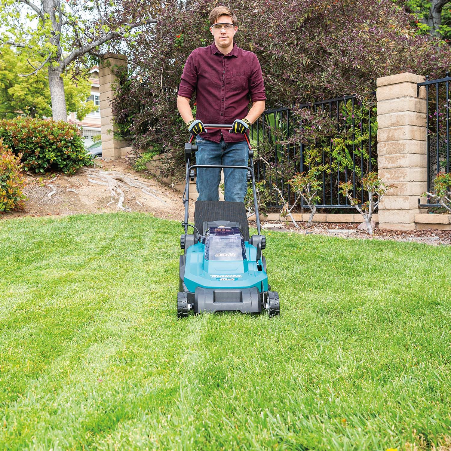 Makita XML05PT 36V (18V X2) LXT 17" Residential Lawn Mower Kit (5.0Ah)