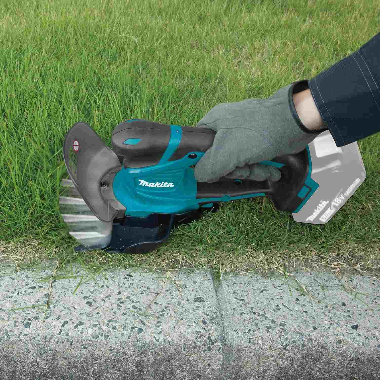 Makita 18V LXT Brushless Pole Saw/Hedge Trimmer Power Head Kit (4.0Ah) w/ 18V LXT 6-5/16" Grass Shear