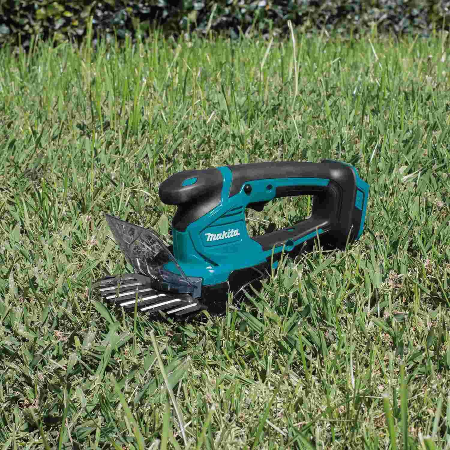 Makita 18V LXT Brushless Pole Saw/Hedge Trimmer Power Head Kit (4.0Ah) w/ 18V LXT 6-5/16" Grass Shear