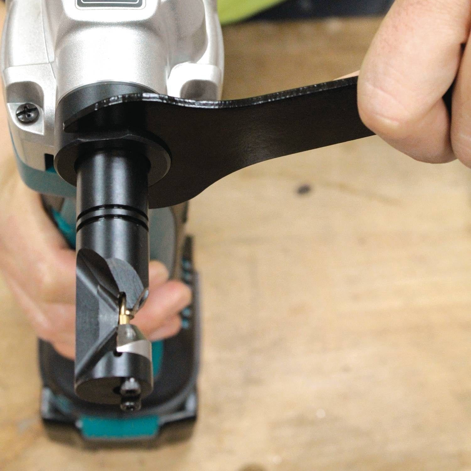 Makita XNJ01T 18V LXT Lithium-Ion Cordless 16 Gauge Nibbler Kit (5.0Ah)
