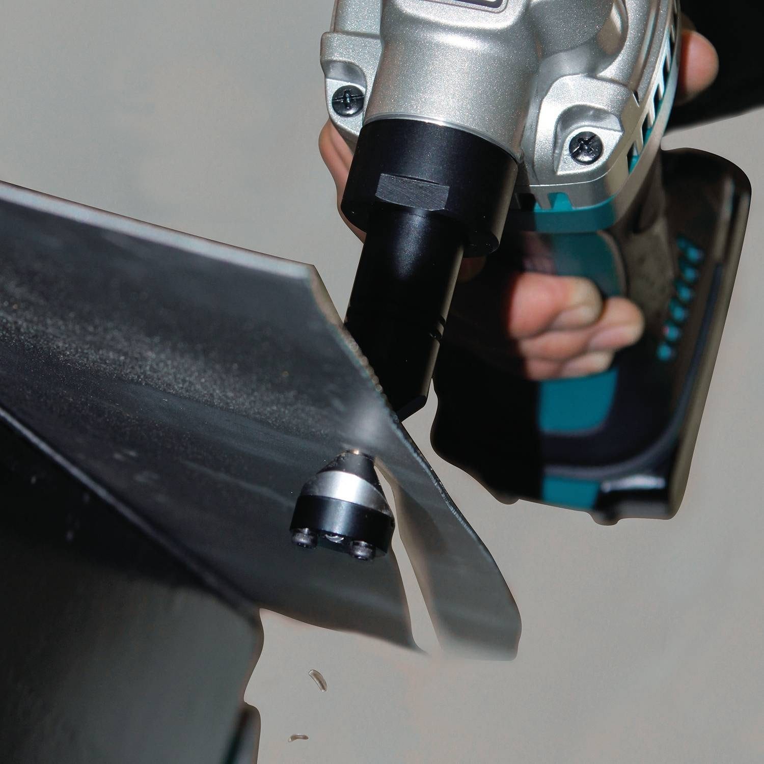Makita XNJ01T 18V LXT Lithium-Ion Cordless 16 Gauge Nibbler Kit (5.0Ah)