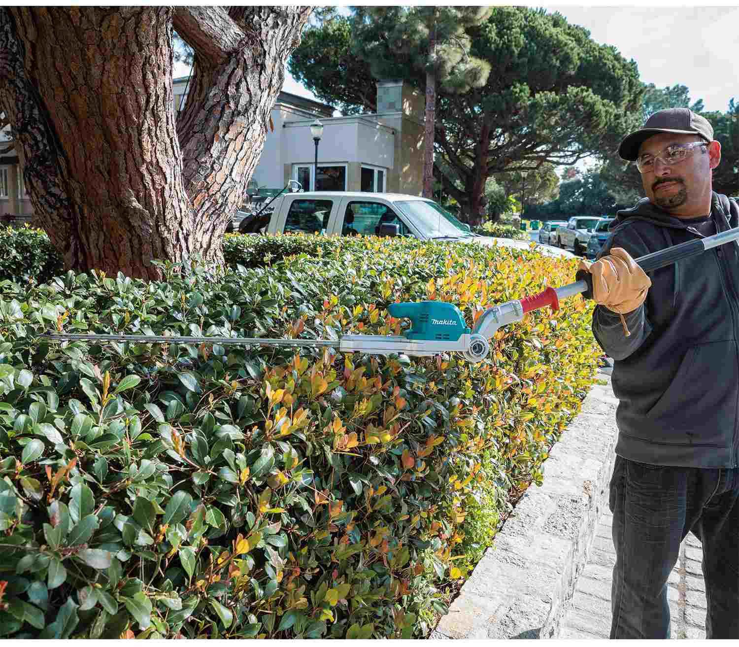 Makita XNU01T 18V LXT Lithium-Ion Brushless Cordless 20" Articulating Pole Hedge Trimmer Kit (5.0Ah)