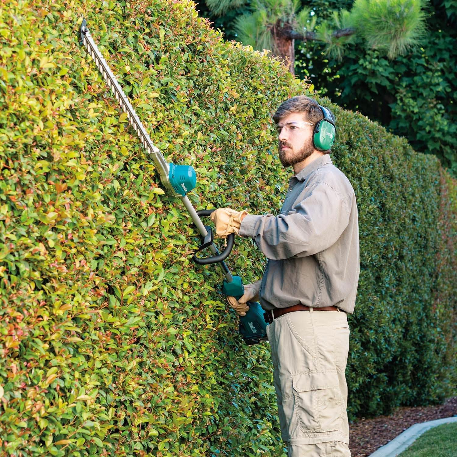 Makita 18V LXT Brushless 24" Pole Hedge Trimmer Kit (5.0Ah) w/ 18V LXT / 12V max CXT Bluetooth Speaker