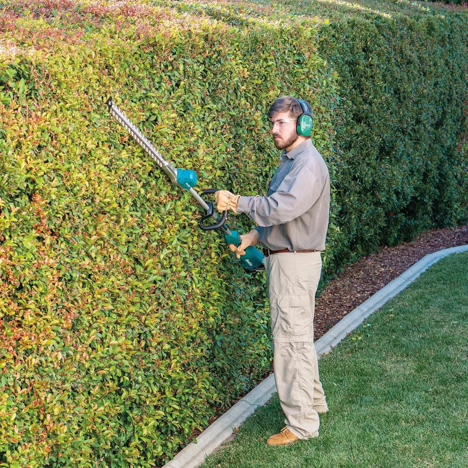 Makita 18V LXT Brushless 24" Pole Hedge Trimmer Kit (5.0Ah) w/ 18V LXT / 12V max CXT Bluetooth Speaker