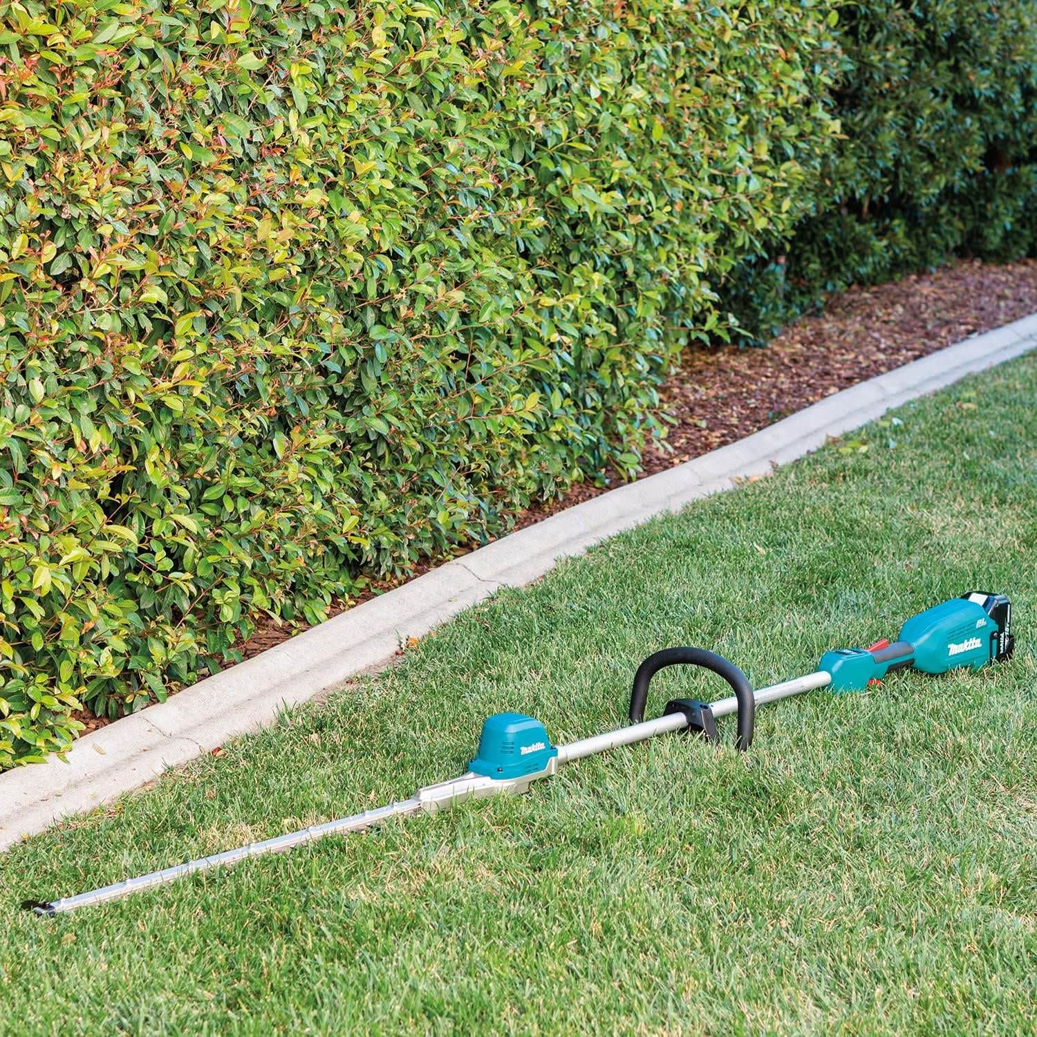 Makita 18V LXT Brushless 24" Pole Hedge Trimmer Kit (5.0Ah) w/ 18V LXT / 12V max CXT Bluetooth Speaker