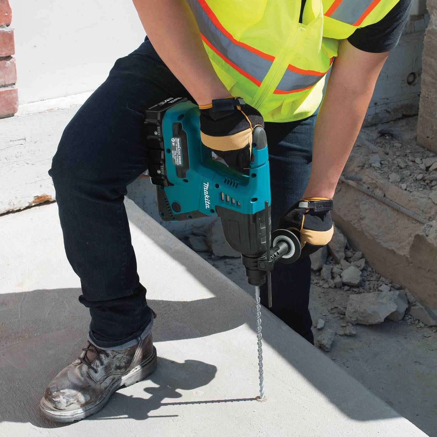 Makita XRH05PT 18V X2 LXT (36V) Cordless 1-Inch Rotary Hammer 5.0Ah Kit
