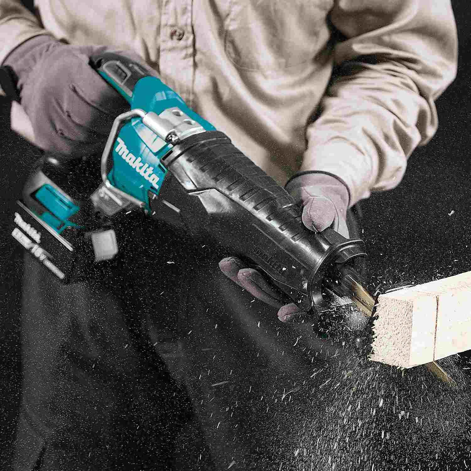Makita XRJ05T 18V LXT Lithium-Ion Brushless Cordless Recipro Saw Kit (5.0Ah)