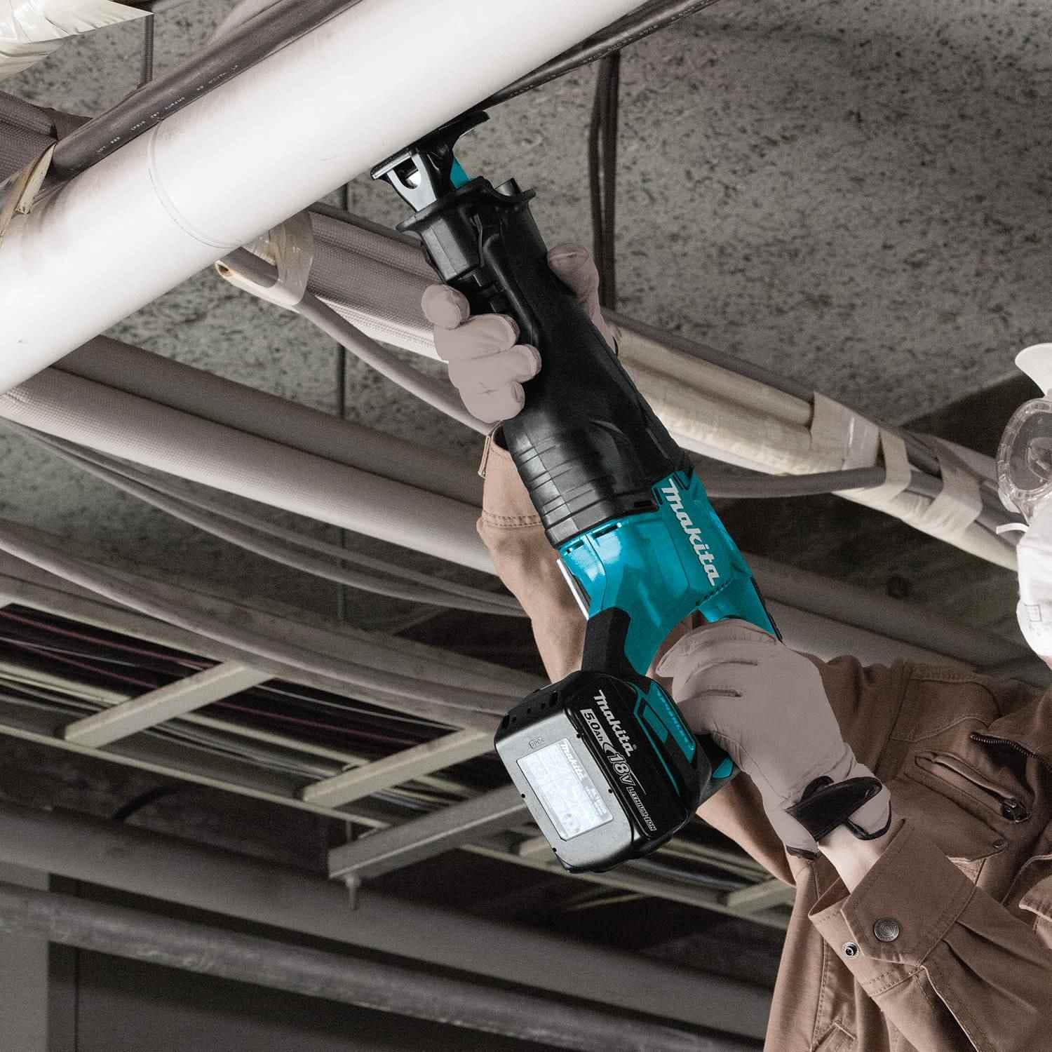 Makita XRJ05T 18V LXT Lithium-Ion Brushless Cordless Recipro Saw Kit (5.0Ah)