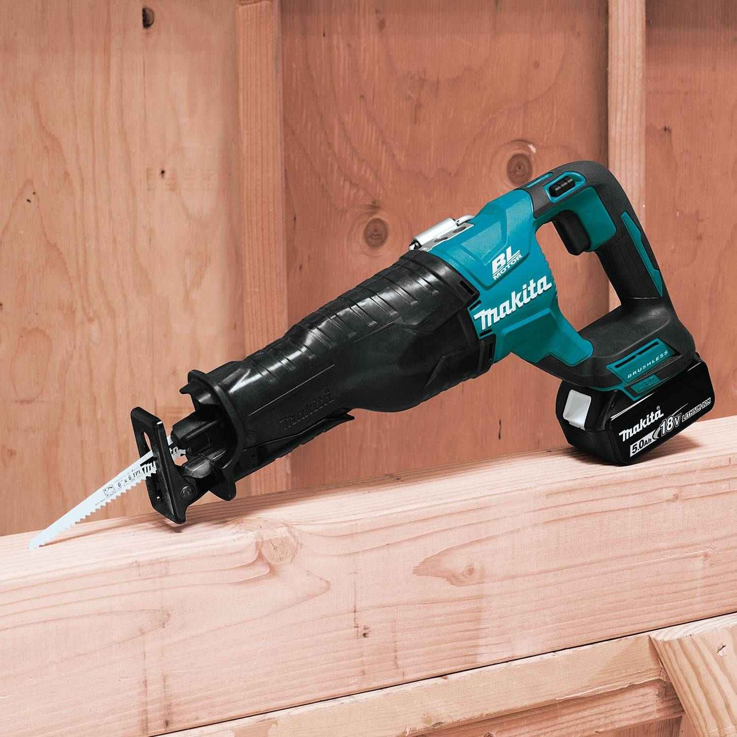 Makita XRJ05T 18V LXT Lithium-Ion Brushless Cordless Recipro Saw Kit (5.0Ah)