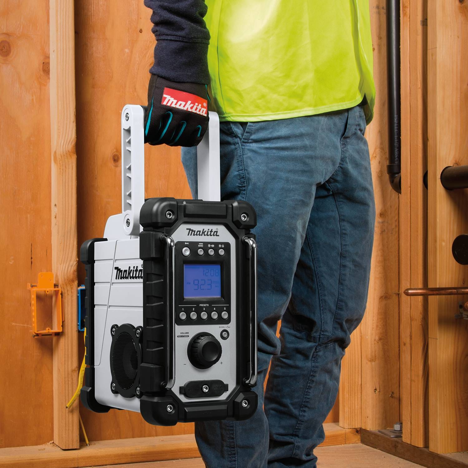 Makita XRM05W 18V LXT Lithium"‘Ion Cordless/Corded Job Site Radio, Tool Only
