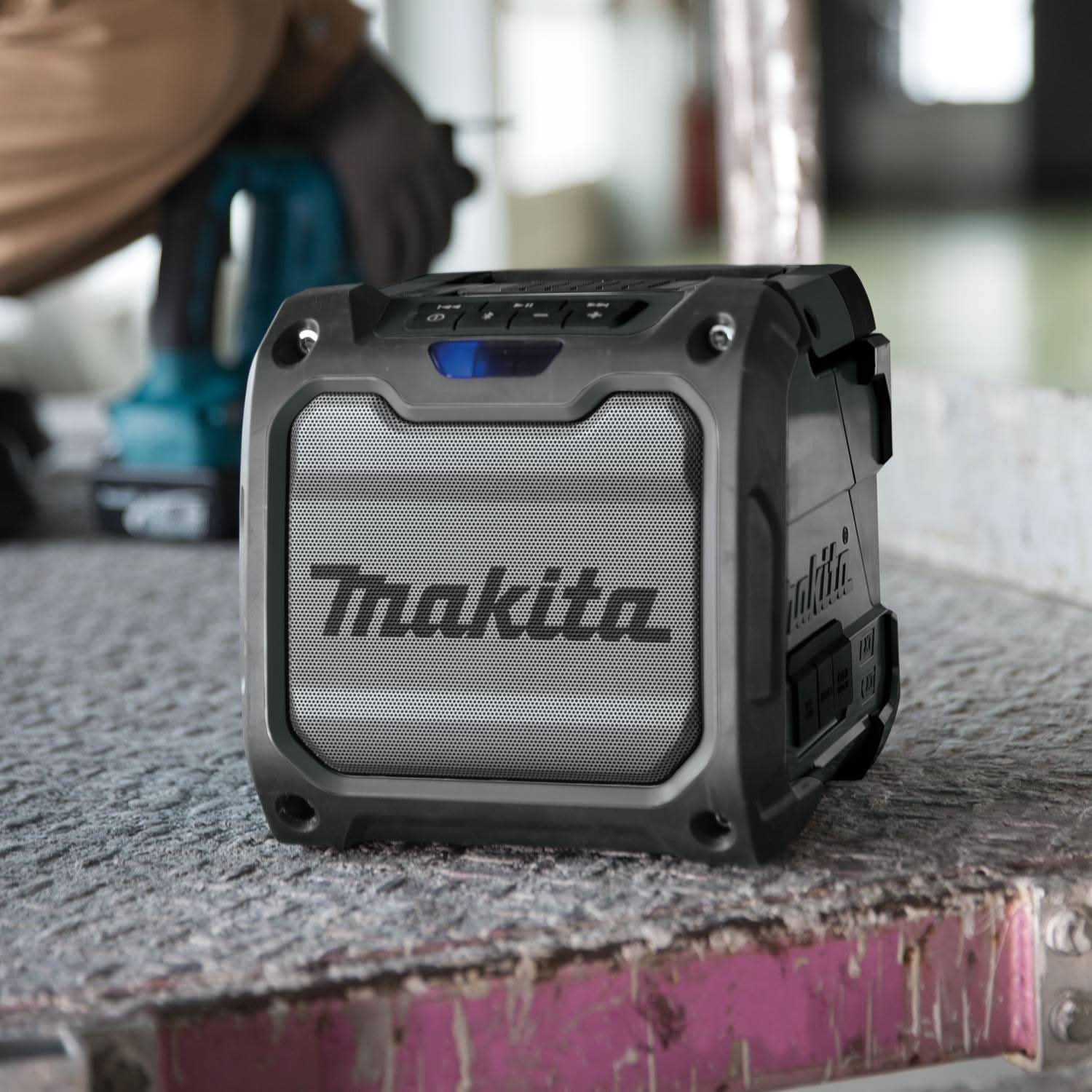 Makita 36V (18V X2) LXT Brushless String Trimmer Kit (5.0Ah) w/ 18V LXT / 12V max CXT Bluetooth Speaker