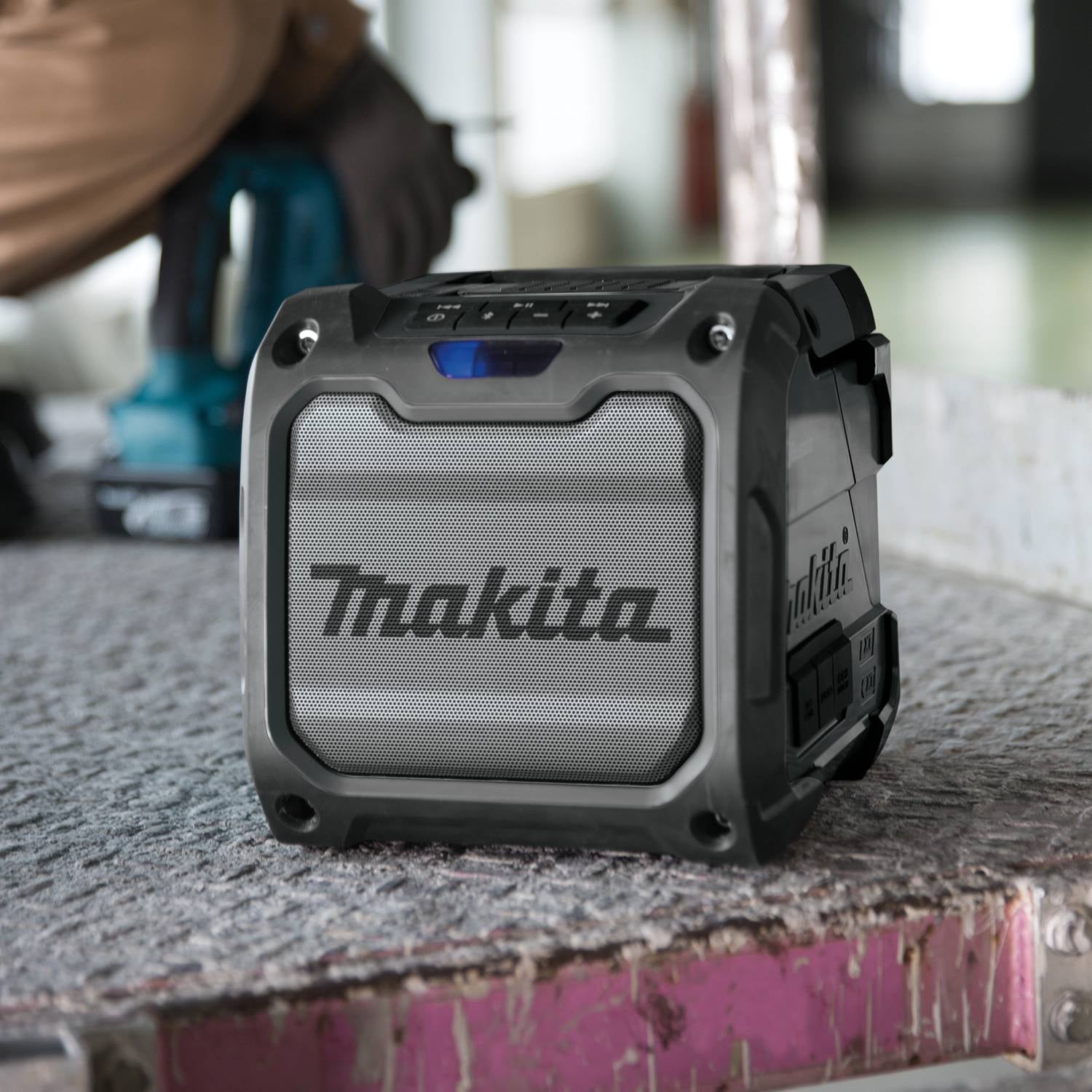 *** MUST COMPLETE ONLINE FORM AT MAKITATOOLS.COM/EREBATES TO RECEIVE FREE ITEM*** Ships separately from Makita.