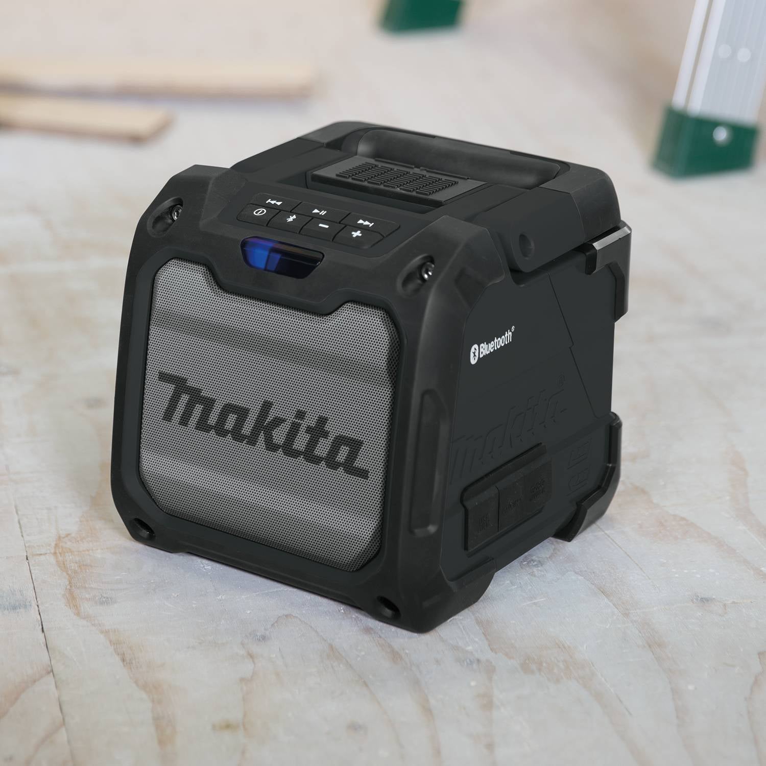 *** MUST COMPLETE ONLINE FORM AT MAKITATOOLS.COM/EREBATES TO RECEIVE FREE ITEM*** Ships separately from Makita.