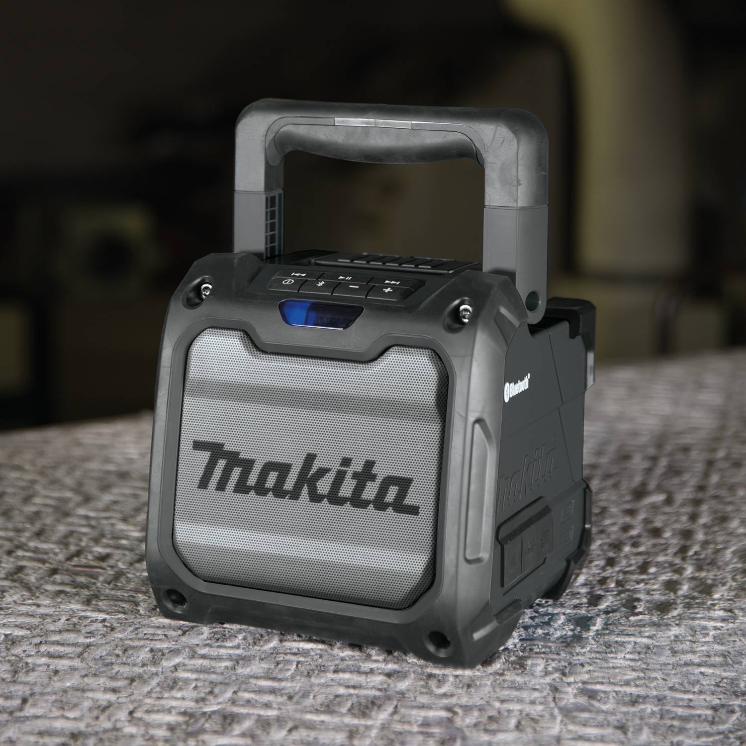 *** MUST COMPLETE ONLINE FORM AT MAKITATOOLS.COM/EREBATES TO RECEIVE FREE ITEM*** Ships separately from Makita.