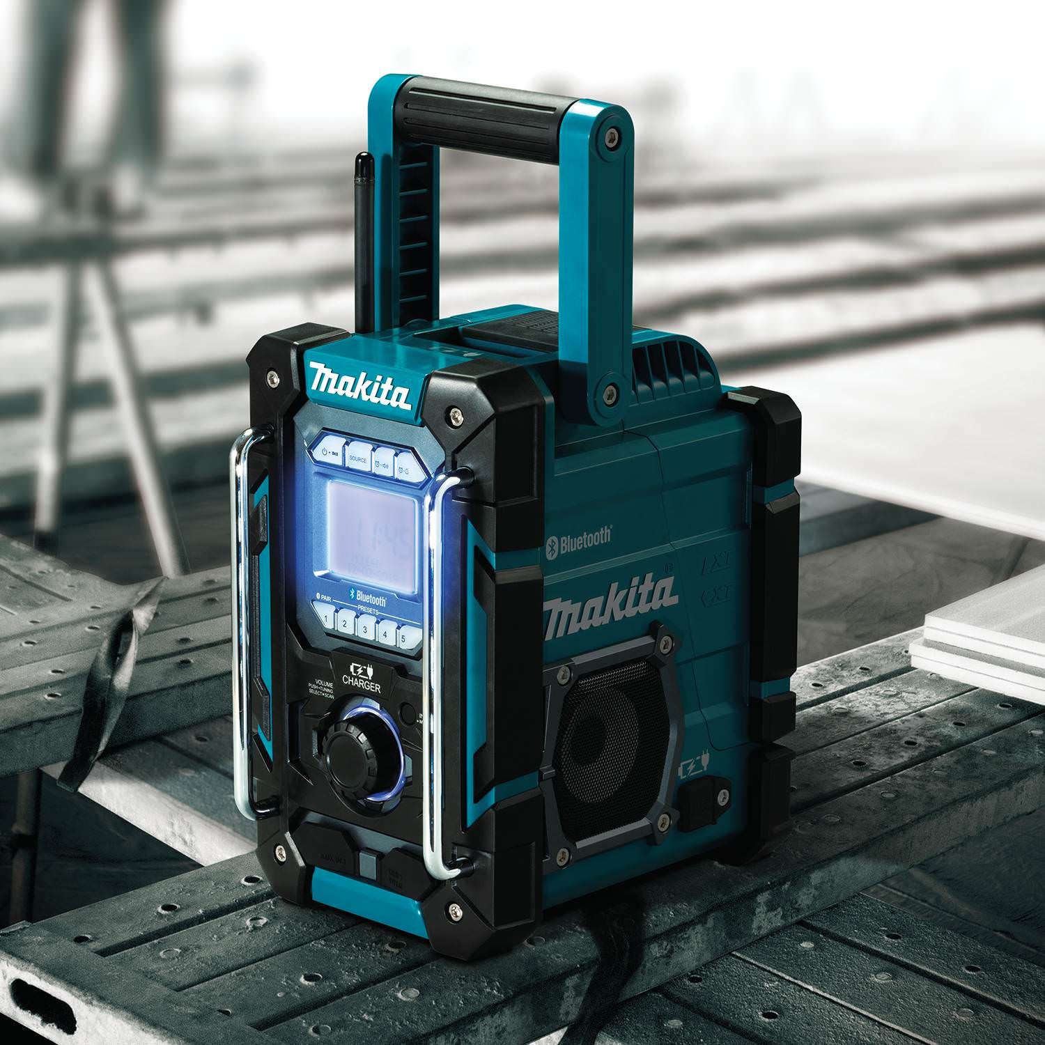 Makita XRM10 18V LXT / 12V max CXT Lithium"‘Ion Cordless/Corded Bluetooth Job Site Charger / Radio, Tool Only