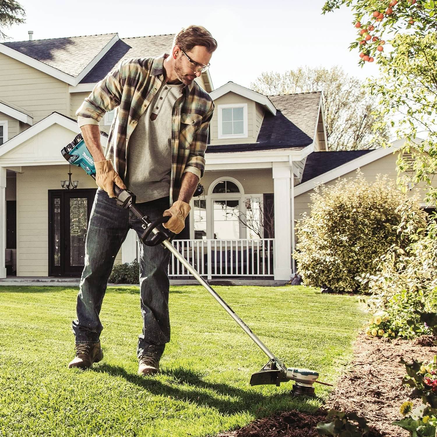 Makita 18V X2 (36V) LXT Brushless String Trimmer Kit (5.0Ah x4) w/ 18V LXT / 12V max CXT Bluetooth Speaker