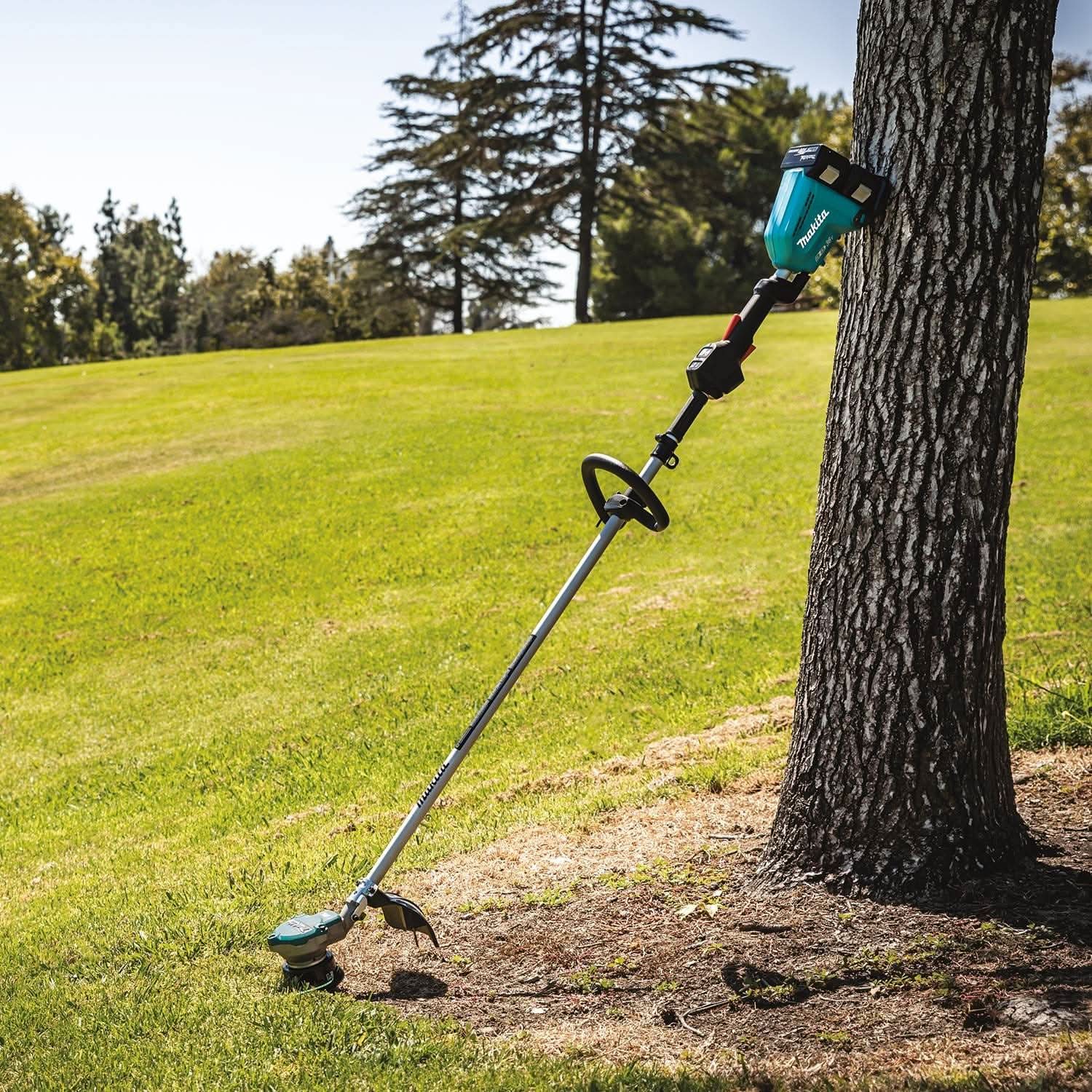 Makita 18V X2 (36V) LXT Brushless String Trimmer Kit (5.0Ah x4) w/ 18V LXT / 12V max CXT Bluetooth Speaker