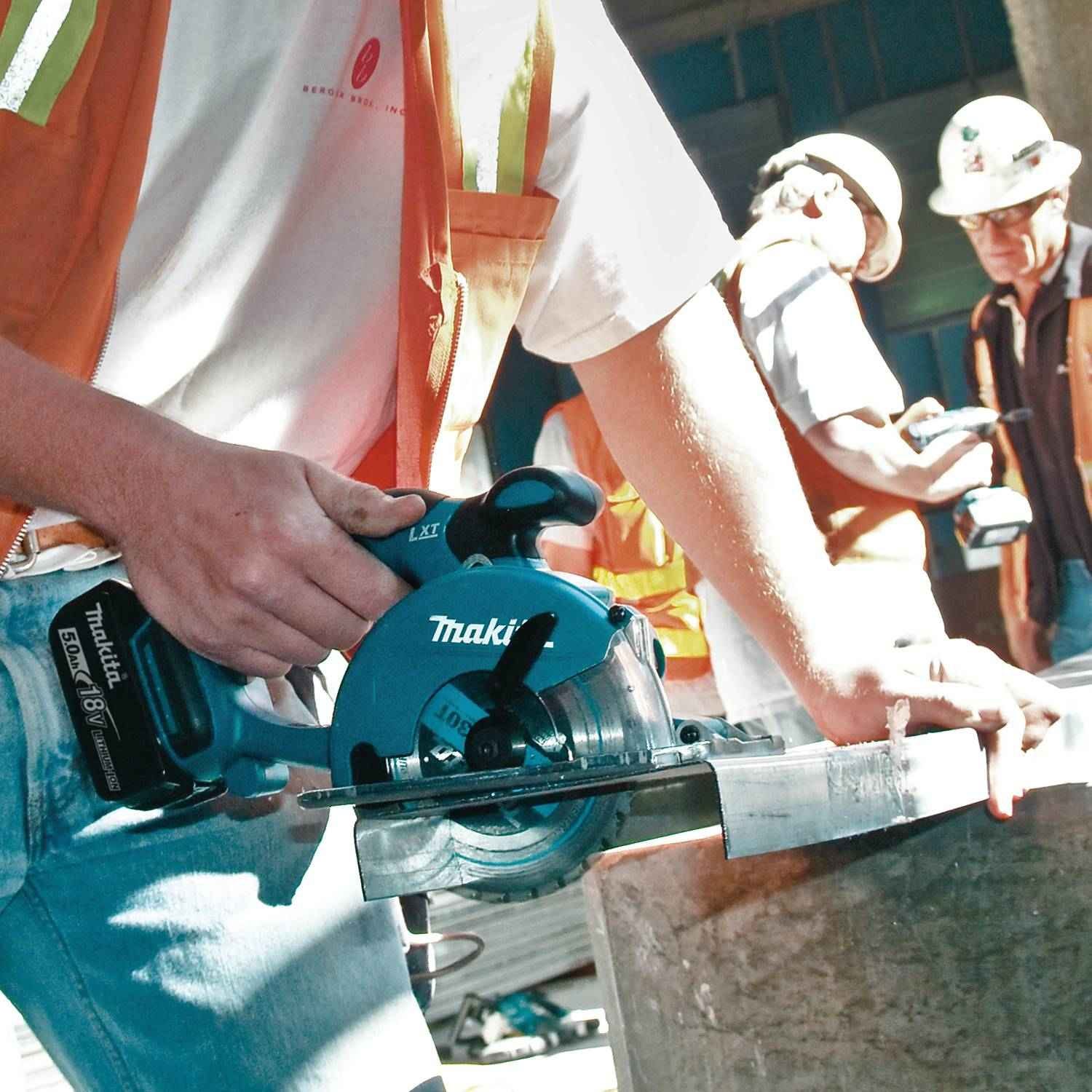 Makita XSC01T 18V LXT Lithium-Ion Cordless 5-3/8" Metal Cutting Saw Kit (5.0Ah)