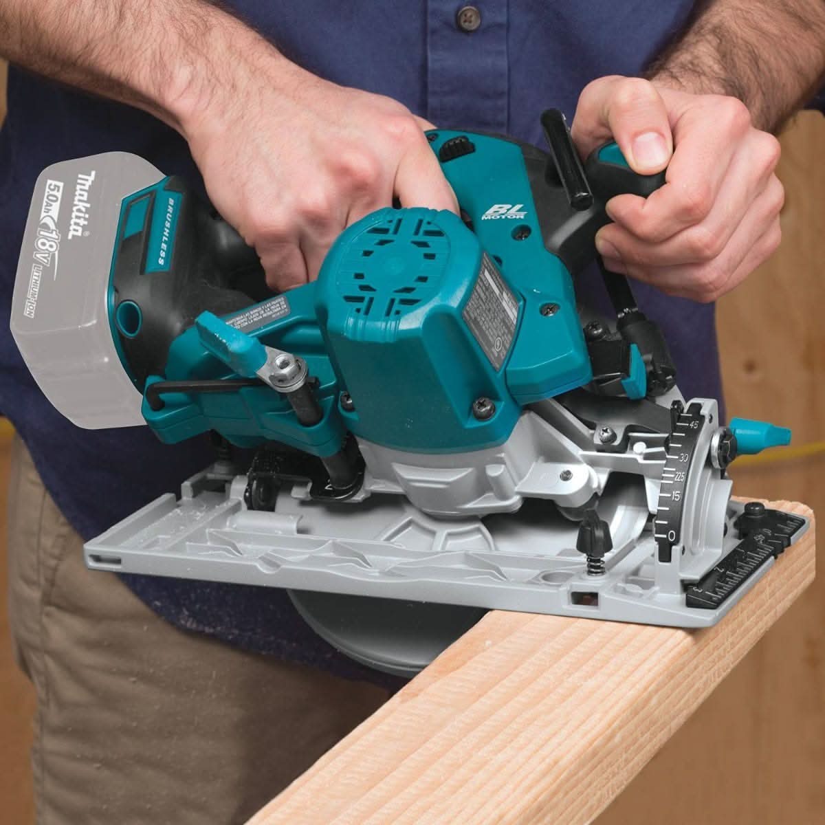 Makita 18V LXT Brushless 6-1/2" Circular Saw with 18V 4.0Ah Battery & Charger Starter Pack