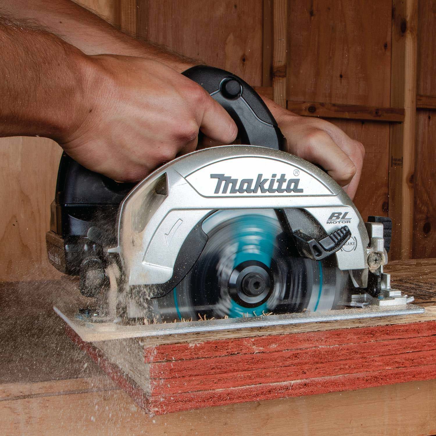 Makita XSH04RB 18V LXT Lithium-Ion Sub-Compact Brushless Cordless 6-1/2" Circular Saw Kit (2.0Ah)