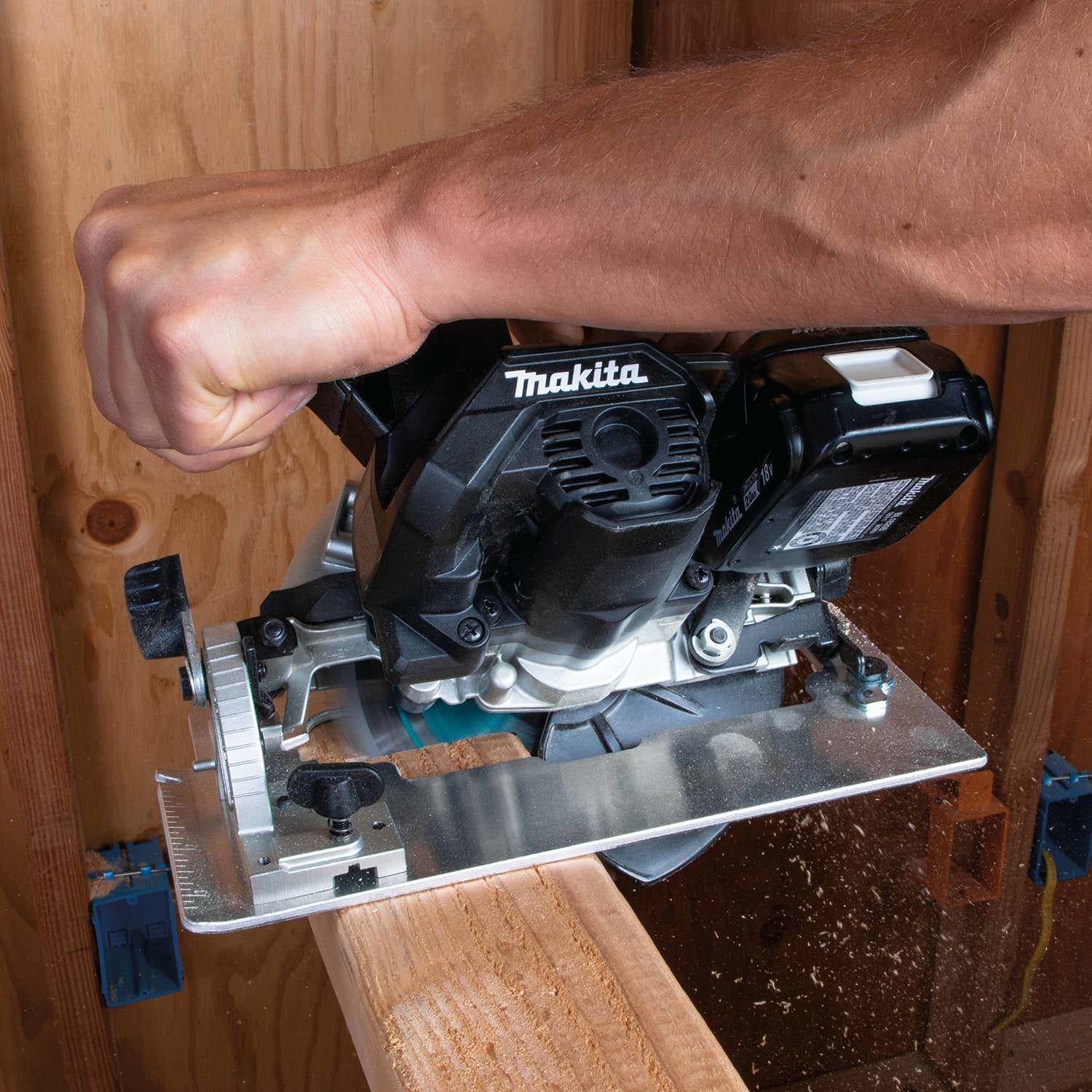 Makita XSH04RB 18V LXT Lithium-Ion Sub-Compact Brushless Cordless 6-1/2" Circular Saw Kit (2.0Ah)