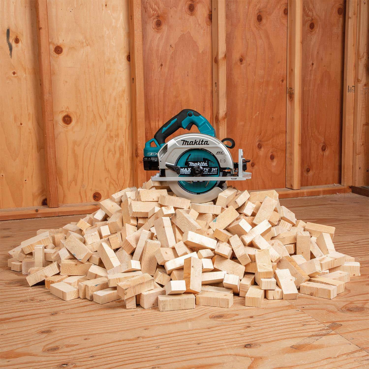 Makita XSH07PTU 36V (18V X2) LXT Brushless 7-1/4" Circular Saw Kit, AWS Capable (5.0Ah)