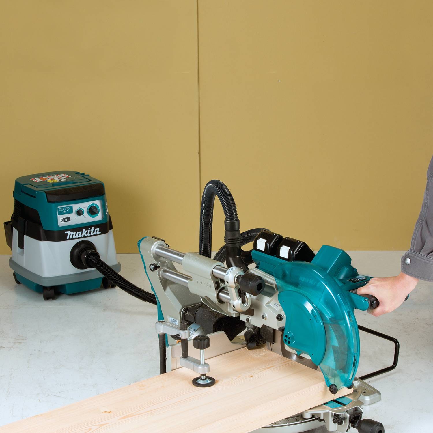 Makita XSL04PTU 36V (18V X2) LXT Brushless 10" Dual-Bevel Sliding Compound Miter Saw Kit, AWS and Laser (5.0Ah)
