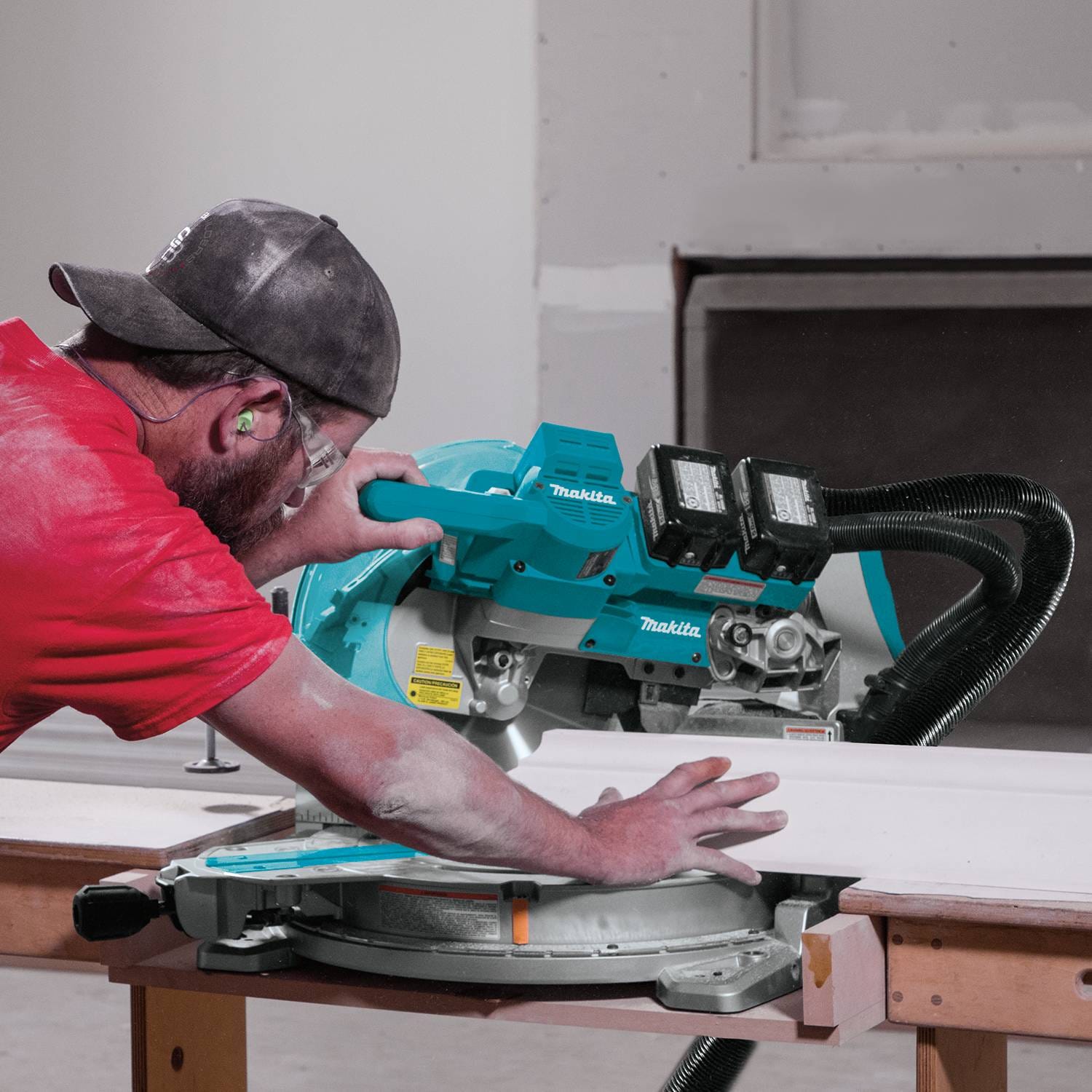 Makita XSL04PTU 36V (18V X2) LXT Brushless 10" Dual-Bevel Sliding Compound Miter Saw Kit, AWS and Laser (5.0Ah)