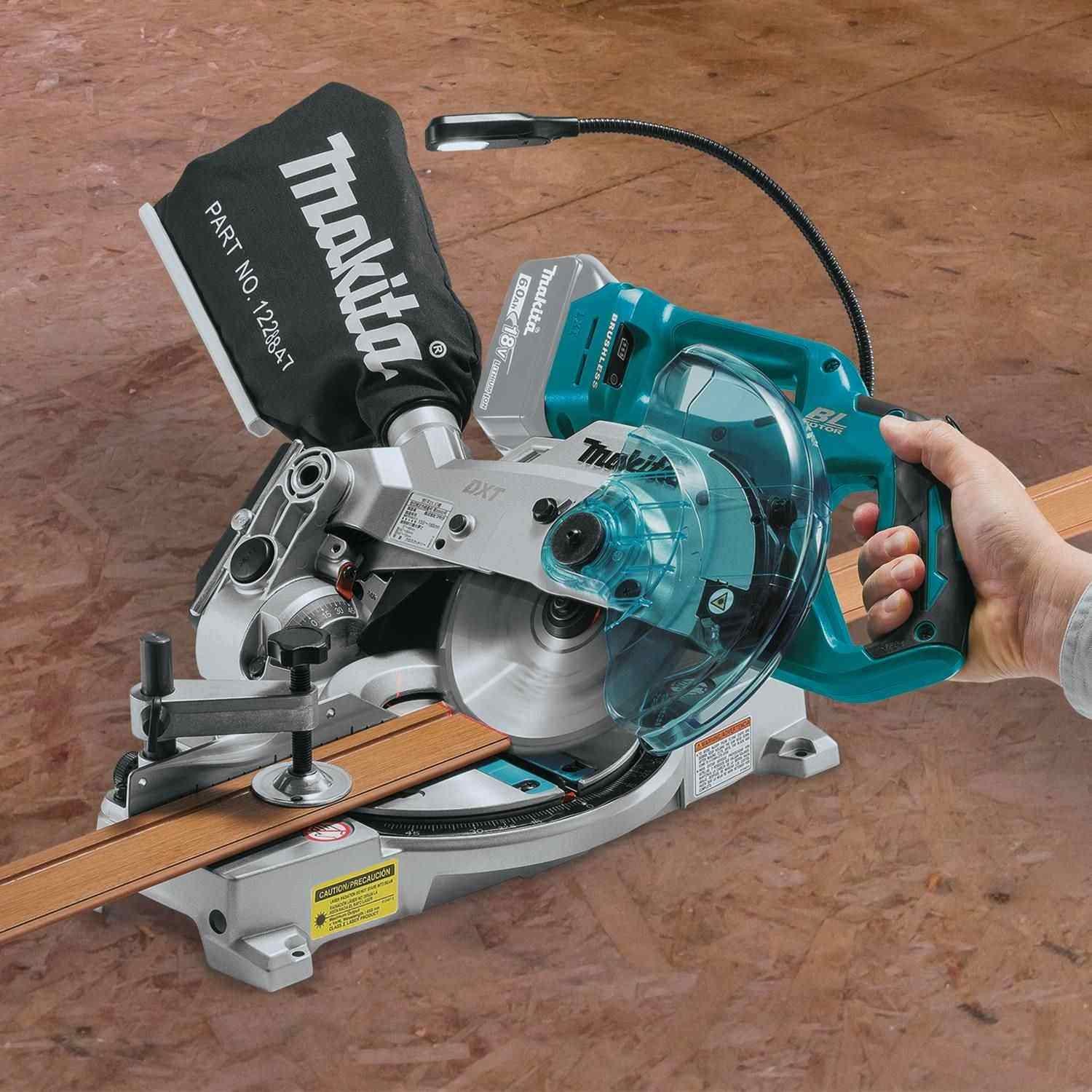 Makita XSL05Z 18V LXT Lithium-Ion Brushless Cordless 6-1/2" Compact Dual-Bevel Compound Miter Saw with Laser, Tool Only