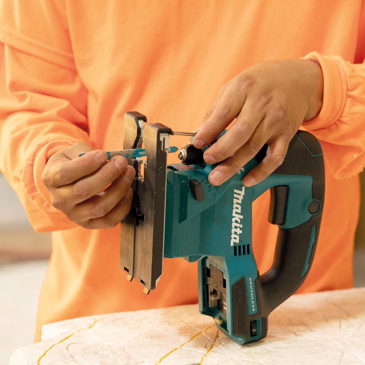 Makita XVJ04Z 18V LXT Lithium-Ion Brushless Cordless Jig Saw, Tool Only