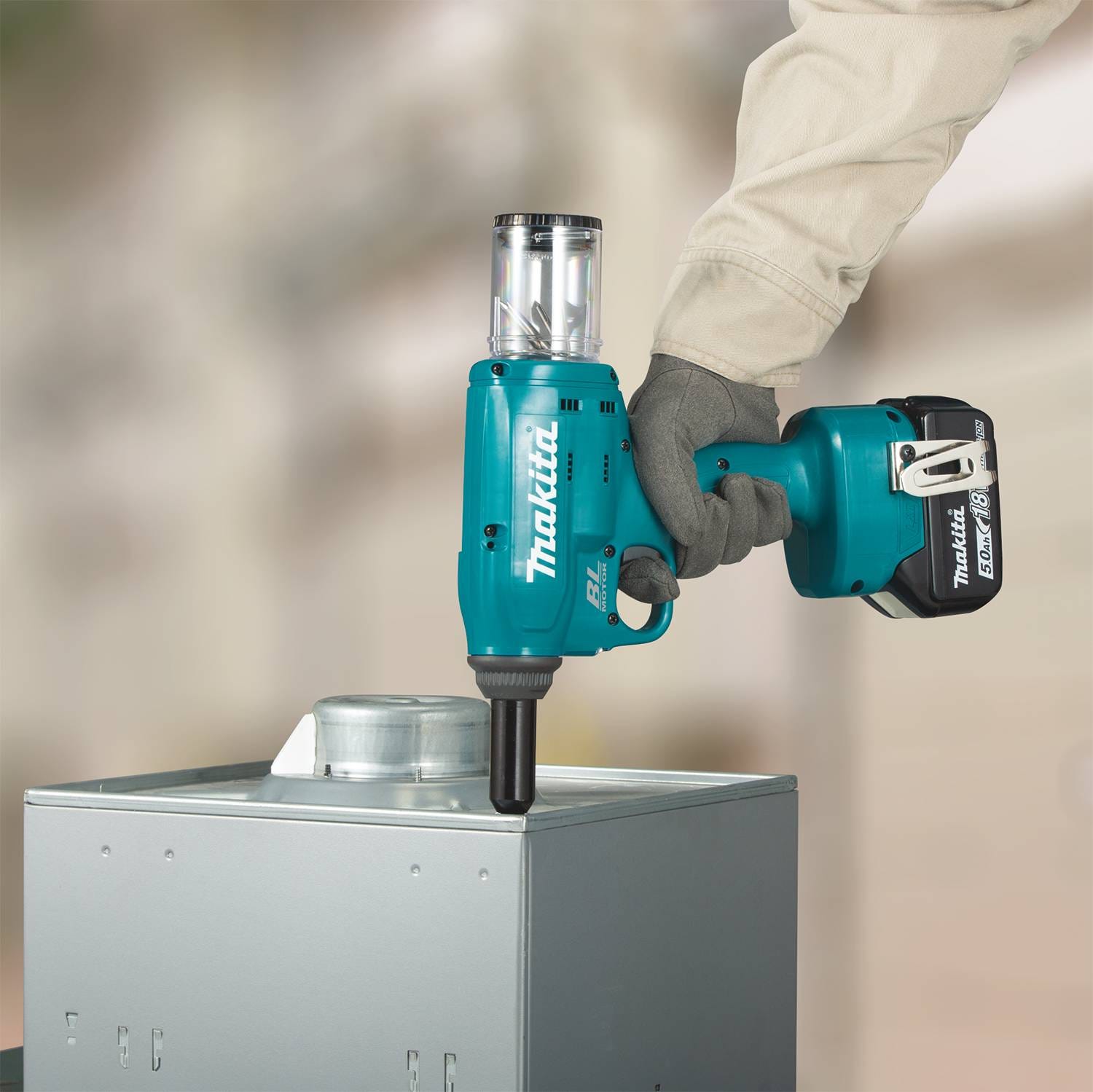 Makita XVR01T 18V LXT Lithium-Ion Brushless Cordless Rivet Tool Kit (5.0Ah)