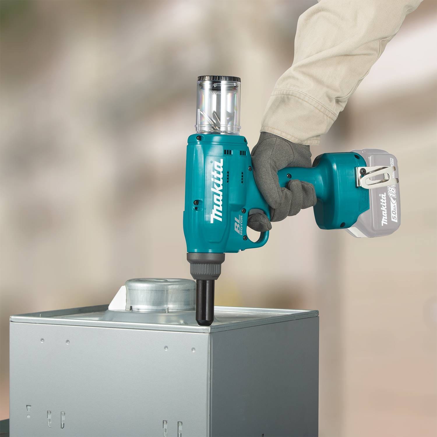 Makita XVR02Z 18V LXT Lithium-Ion Brushless Cordless Rivet Tool, Tool Only