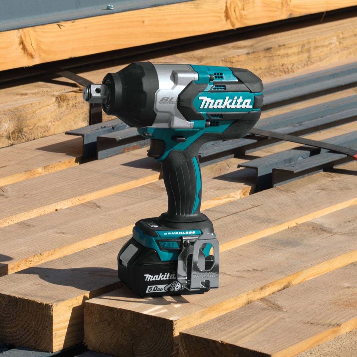 Makita XWT07T 18V LXT Lithium-Ion Brushless Cordless High-Torque 3/4" Sq. Drive Impact Wrench Kit w/ Friction Ring Anvil (5.0Ah)