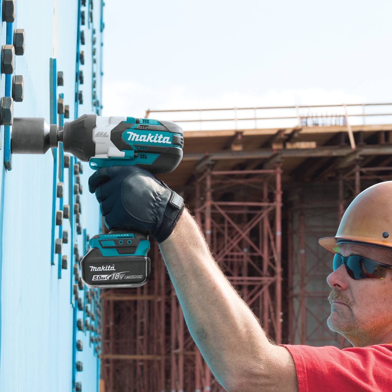 Makita XWT08T 18V LXT Lithium-Ion Brushless Cordless High-Torque 1/2" Sq. Drive Impact Wrench Kit w/ Friction Ring Anvil (5.0Ah)
