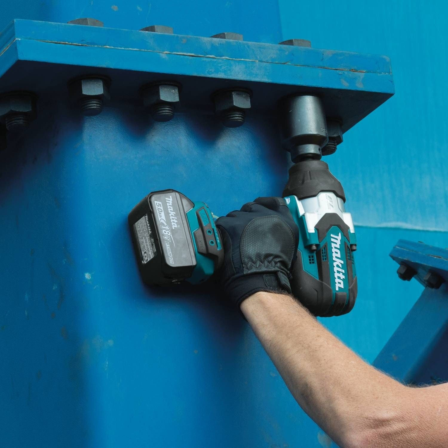 Makita XWT08T 18V LXT Lithium-Ion Brushless Cordless High-Torque 1/2" Sq. Drive Impact Wrench Kit w/ Friction Ring Anvil (5.0Ah)