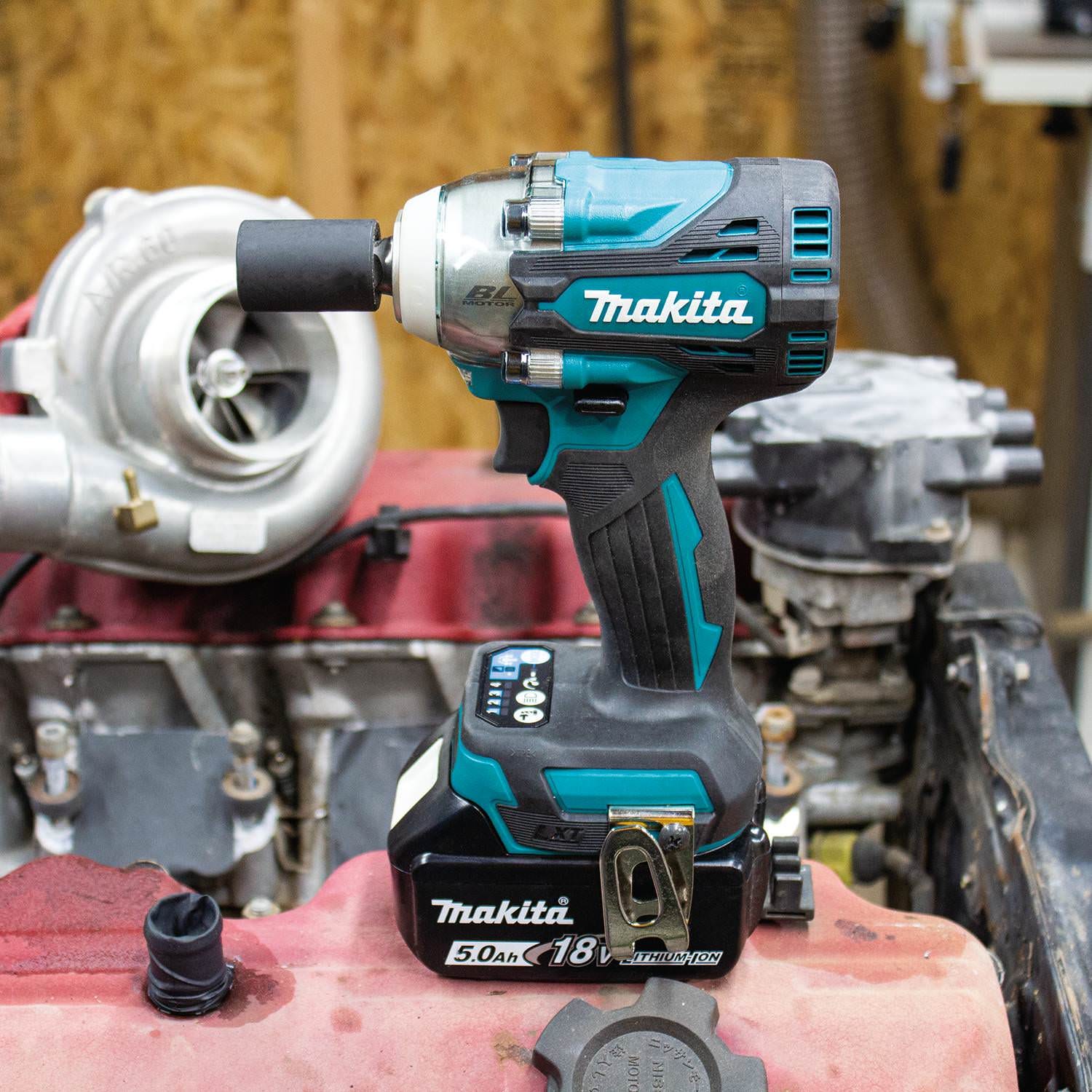 Makita XWT14T 18V LXT Lithium-Ion Brushless Cordless 4-Speed 1/2" Sq. Drive Impact Wrench Kit w/ Friction Ring Anvil (5.0Ah)