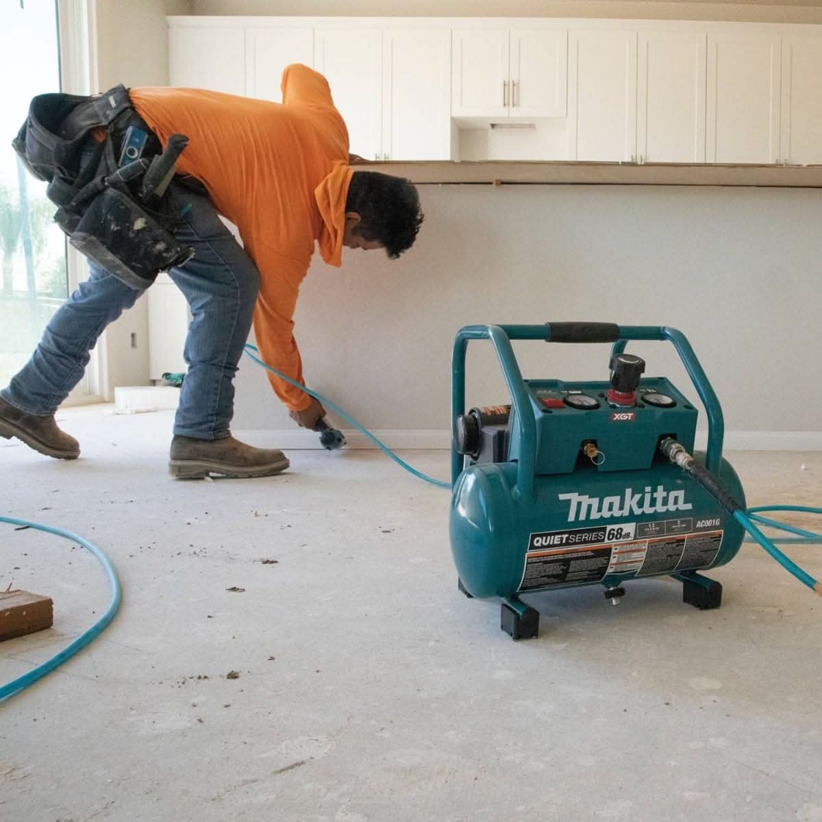 Makita 40V max XGT Brushless 2 Gal. Quiet Series Compressor Kit w/ 40V max XGT 13" Fan