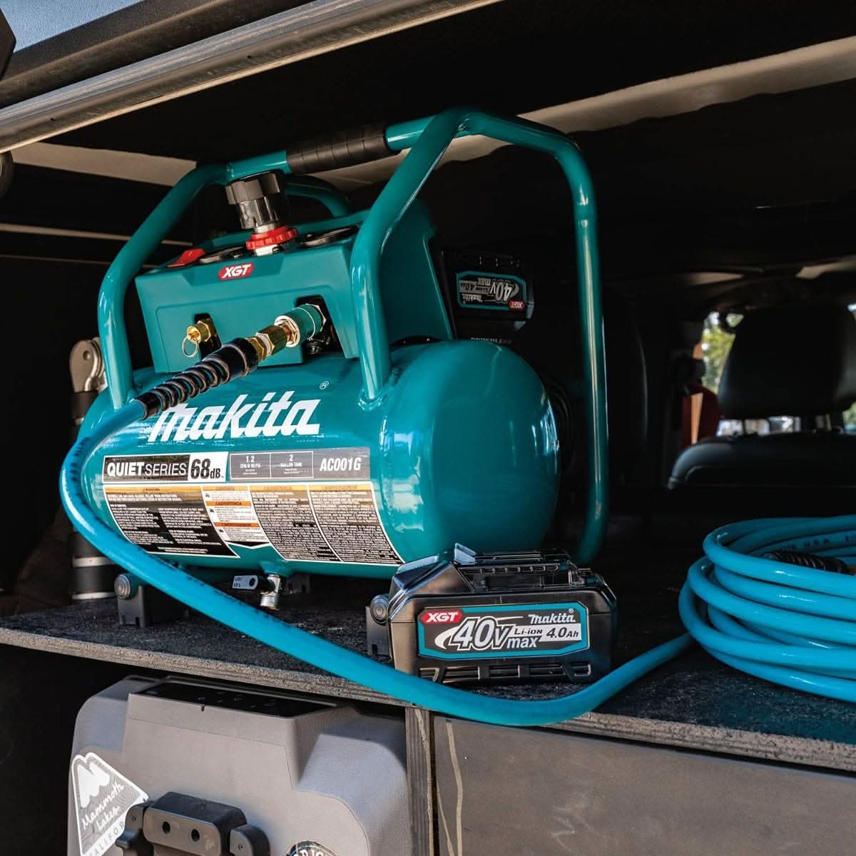 Makita 40V max XGT Brushless 2 Gal. Quiet Series Compressor Kit w/ 40V max XGT 13" Fan