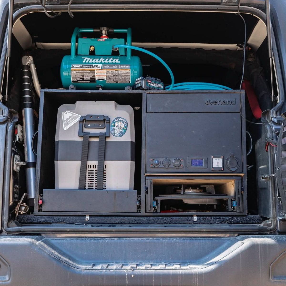 Makita 40V max XGT Brushless 2 Gal. Quiet Series Compressor Kit w/ 40V max XGT 13" Fan