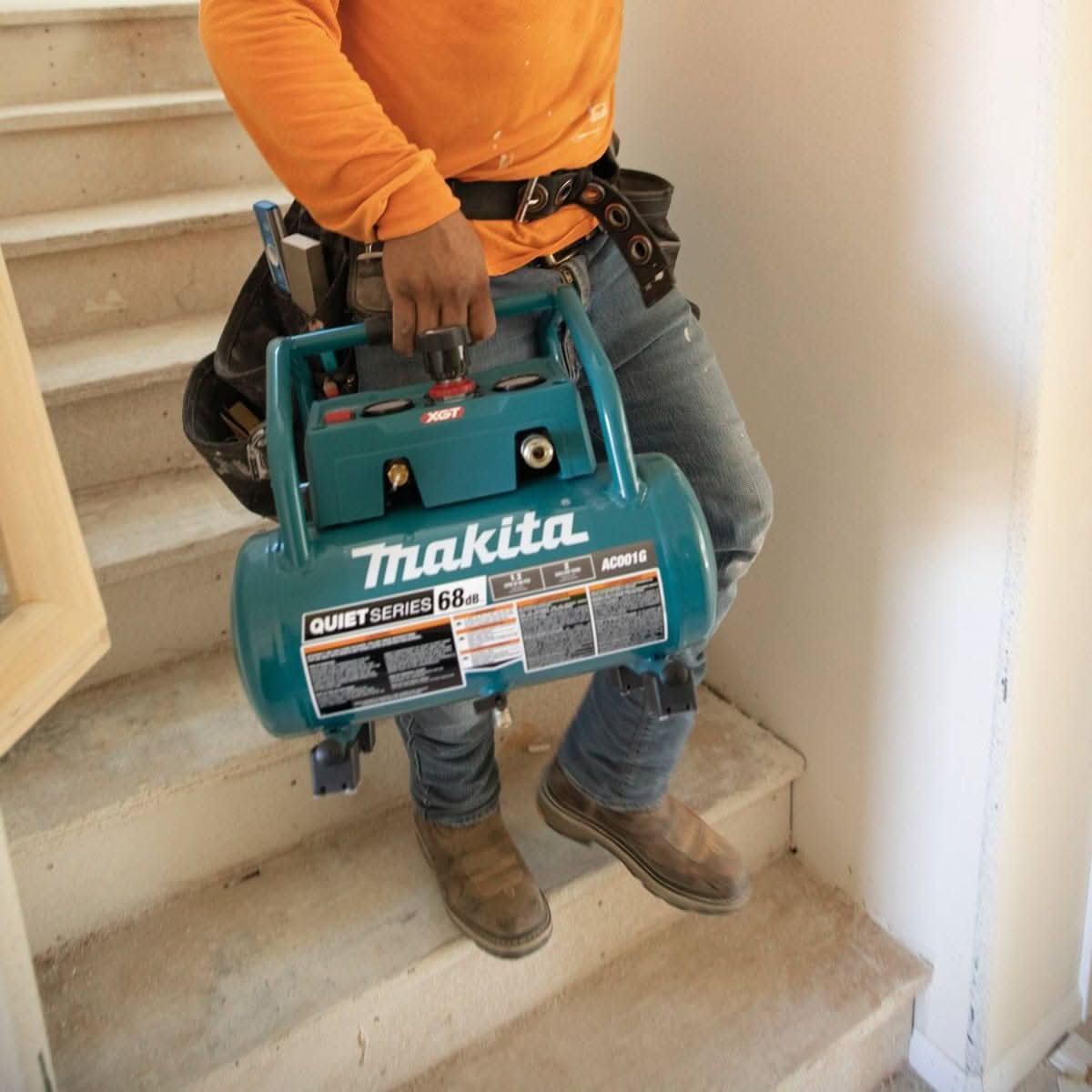 Makita 40V max XGT Brushless 2 Gal. Quiet Series Compressor Kit w/ 40V max XGT 13" Fan