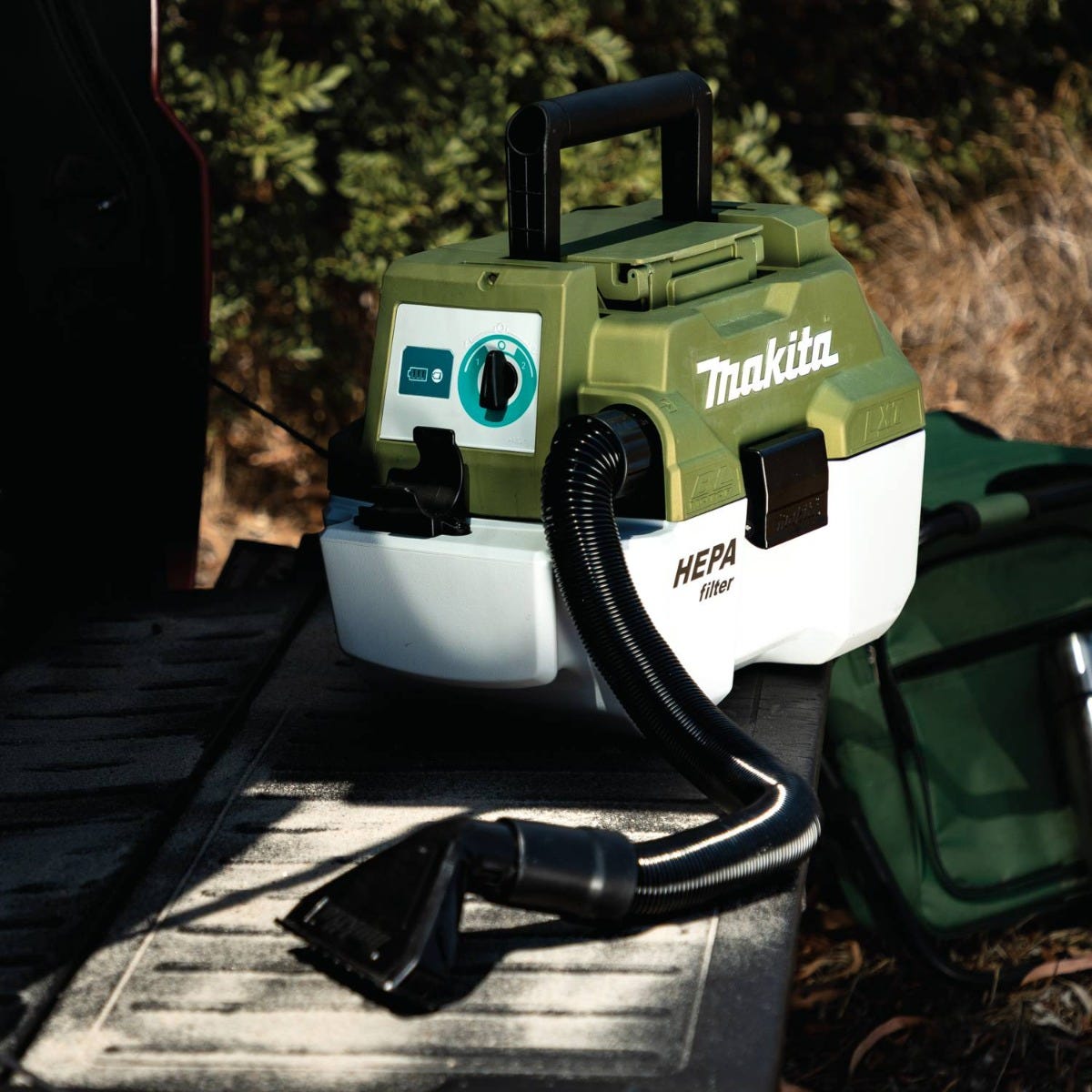 Makita ADCV11Z Outdoor Adventure 18V LXT Brushless Wet/Dry Vacuum, Tool Only