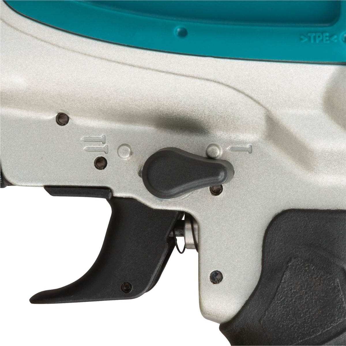 Makita AN613 15Â° 2-1/2" Siding Coil Nailer
