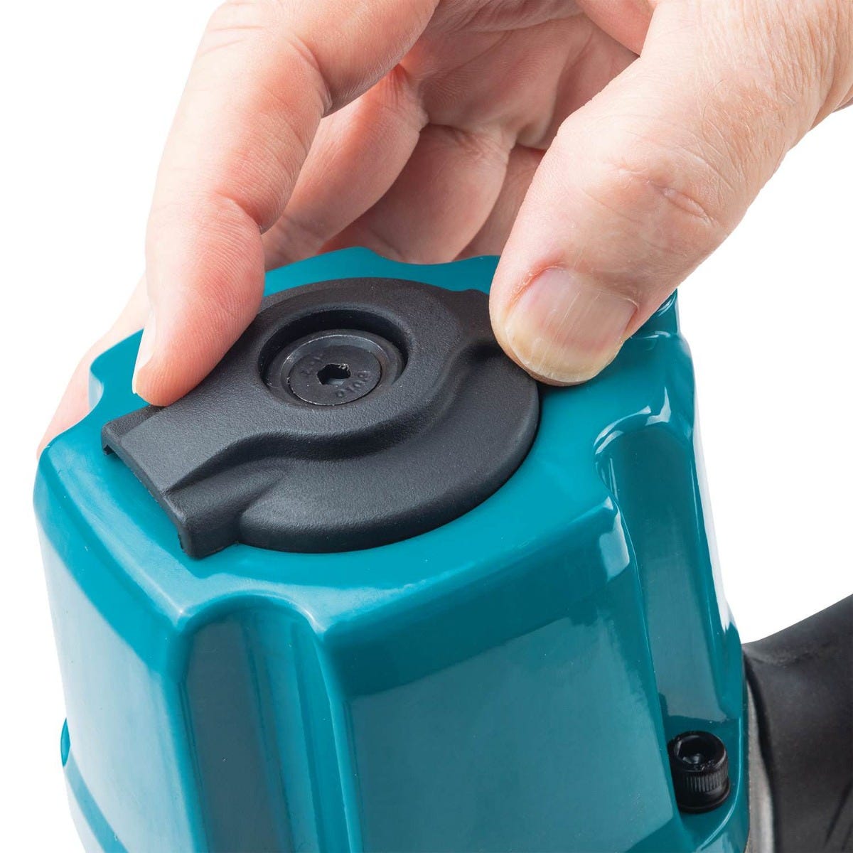 Makita AN613 15Â° 2-1/2" Siding Coil Nailer