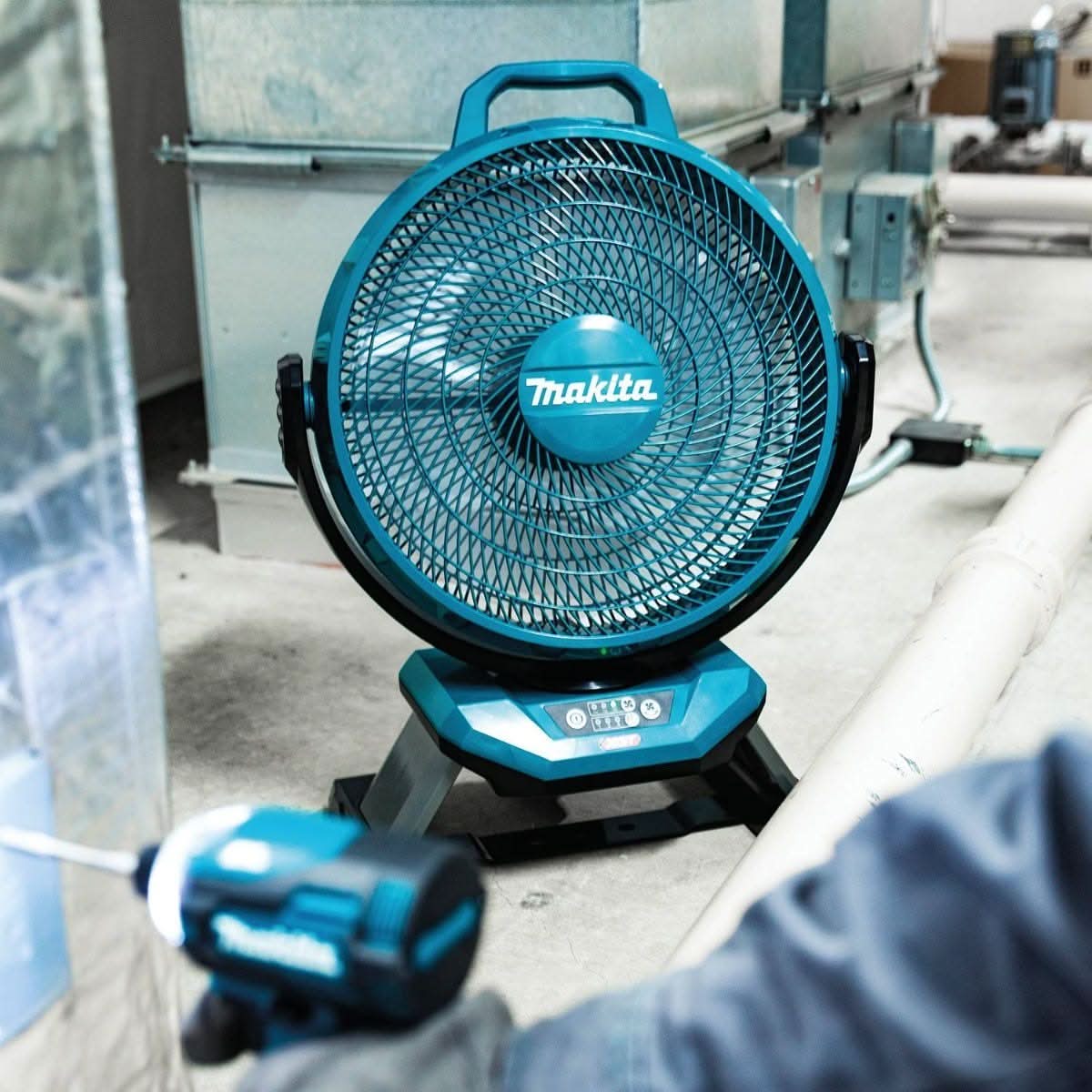 Makita 40V max XGT Brushless 6-1/2" Circular Saw Kit AWS Capable (4.0Ah) w/ 40V max XGT 13" Fan