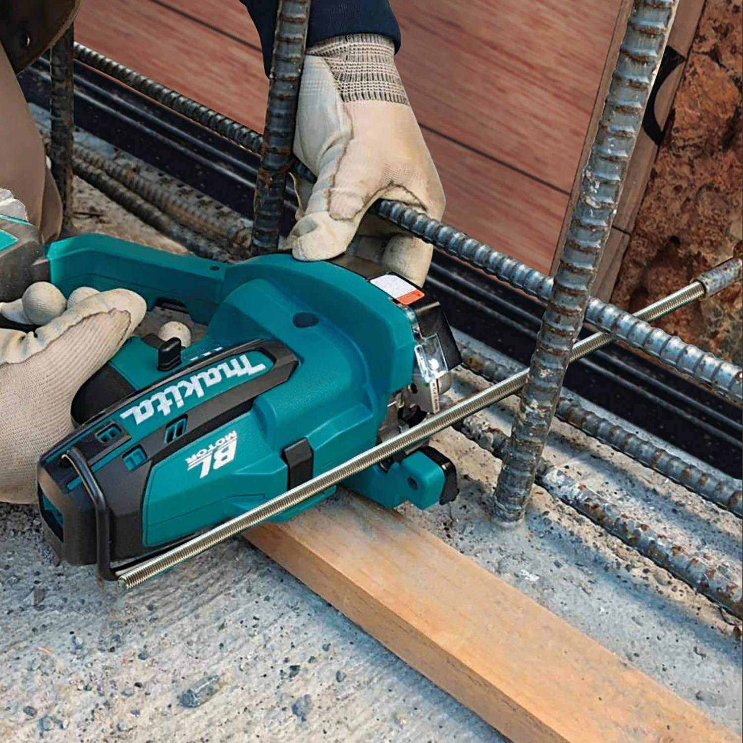 Makita CS01Z 12V max CXT Lithium-Ion Brushless Cordless Threaded Rod Cutter, Tool Only